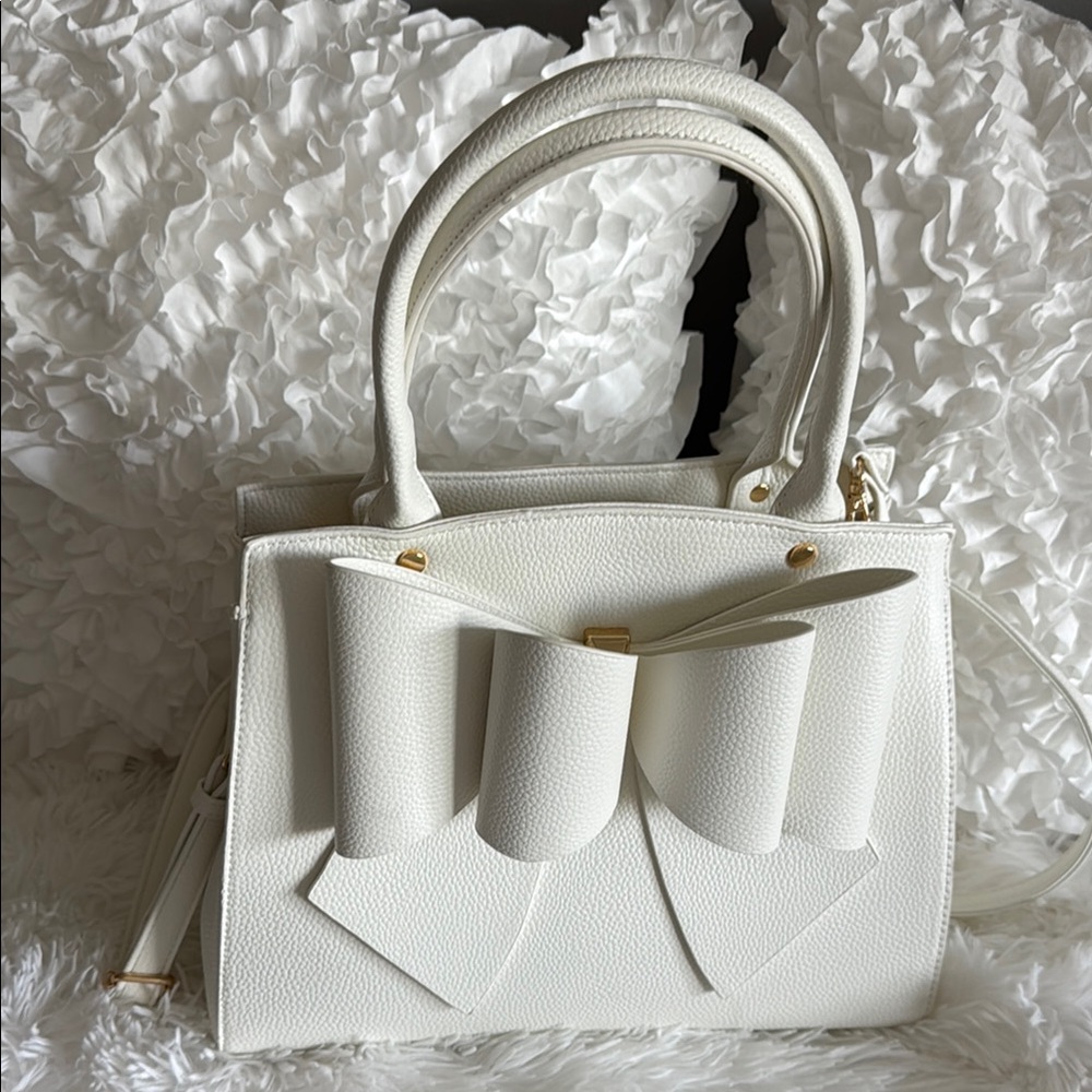 Elegant White Bow Handbag - Picture 2 of 6